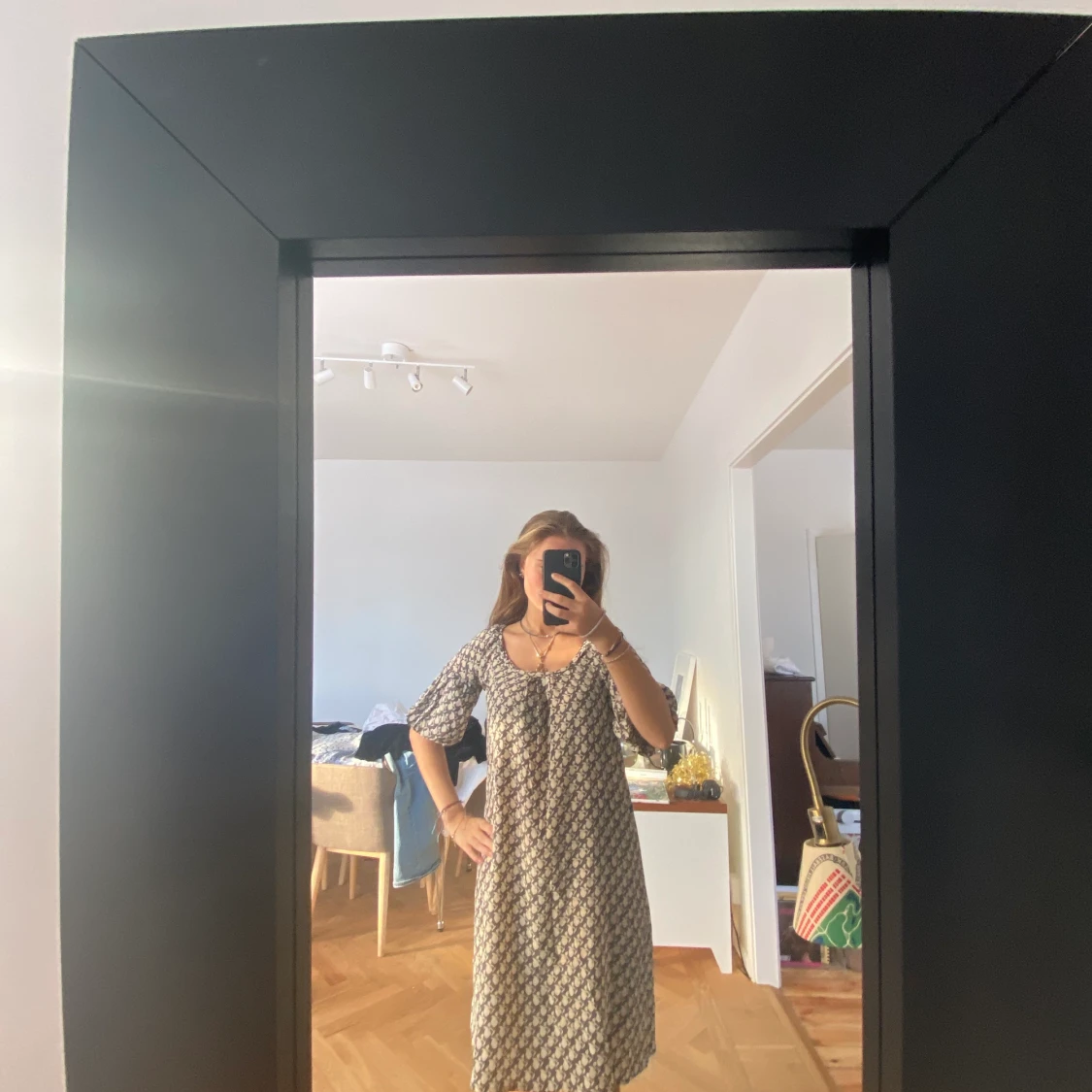 Brun och beigemönstrad siden klänning - 90