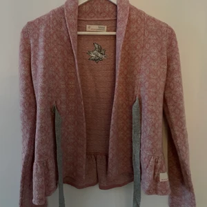 Kofta Odd Molly  - Kofta från Odd Molly, storlek 0, motsvarar ungefär xs/s.