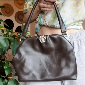 Vintage väska - Snygg vintage väska i gott skick 💕 skriv för fler bilder! Pris kan diskuteras vid snabb affär