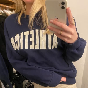 Sweatshirt - 120 kr + frakt, strl M