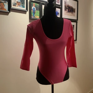 Rosa boody  - Rosa boody, skadades i tvättmaskinen (se sista bilden) inget som syns när den är på och kan sprättas bort 