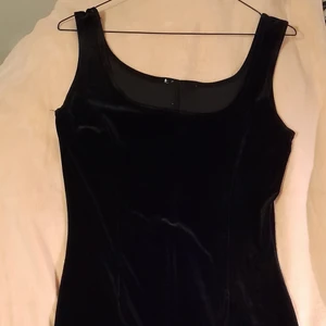 Little black dress  - Super snygg tajt svårt klänning i velvet