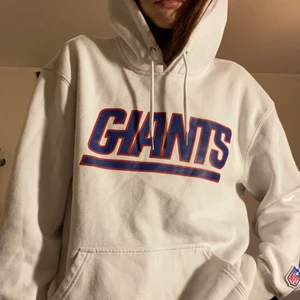 Hoodie - Hoodie från H&M, använd ett fåtal gånger så den är i superfint skick<3