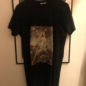 T-shirt klänning - T-shirt klänning från NAKD i svart med tryck.🖤 säljs för 65krr+frakt