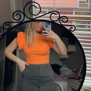 Zara linne  - Super gulligt zara linne! Liten i storleken så skulle säga mer M än L!