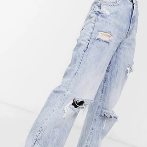Jeans från Bershka  - Säljer dessa snygga jeans från bershka då de inte passar mig längre. Priset kan alltid diskuteras. 