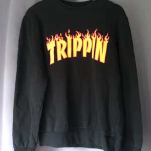 Tjocktröja  - Säljer min tjocktröja storlek S/M ( större s än vanligt ) 