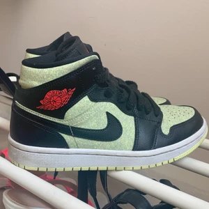 Jordan AIR 1 green - Air Jordan 1s in a green detail colour limited edition 