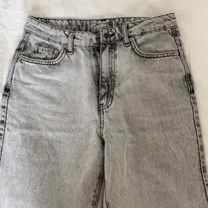 Säljer dessa ursnygga jeans från Ginatricot i storlek 32! 