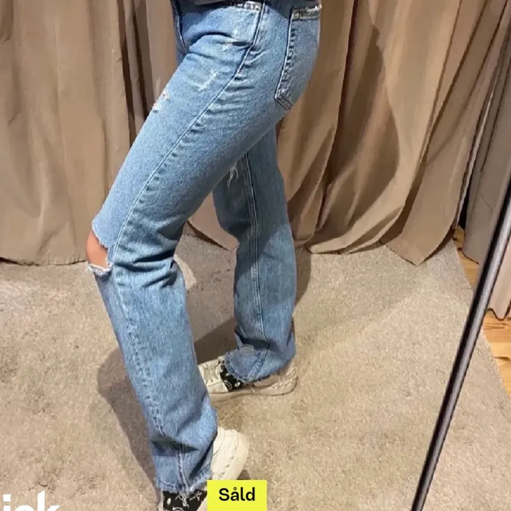 Säljer dessa skitsnygga jeans då dom inte riktigt satt som jag önska, buda!! Endast seriösa bud!!🌸💕 köp direkt för 500 +frakt (lånade bilder) . Jeans & Byxor.