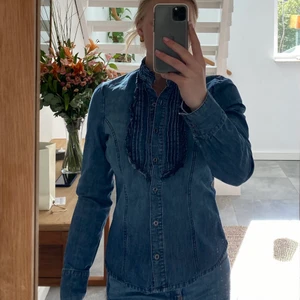 Jeansskjorta - Supersnygg jeansskjorta i strl 38
