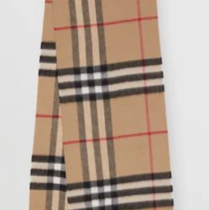Burberry scarf - En burberry halsduk som ej vill andvändas mer☺️