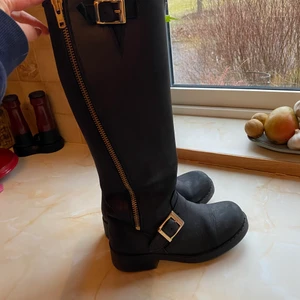 Johnny Bulls - Nästan helt nya Johnny Bulls i storlek 36, använda Max 5 gånger. Nypris 1999:-