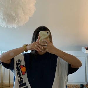 Tröja från Elesse - strlk S - Tröja från ellesse. Oversized. Strlk S men passar M och L också! Aldrig använd! Köpare står för frakt💫