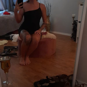 Svart kort klänning  - Sommarklänning storlek S