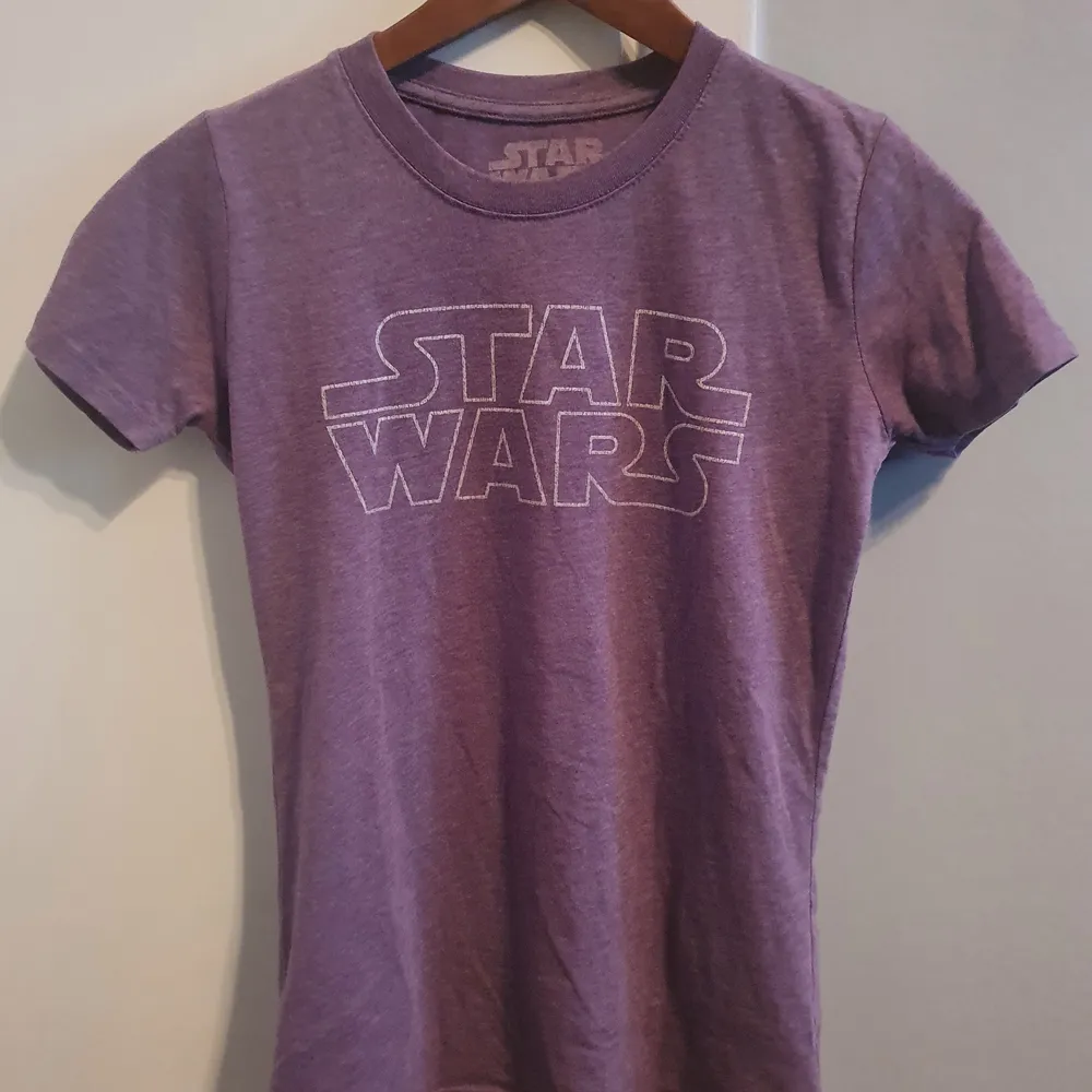 Star Wars tshirt i strl M, mer som en S . T-shirts.