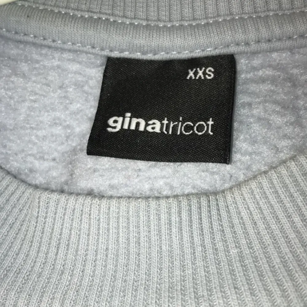 Säljer min favorit sweatshirt från Gina helt slut såld💕 inga skador, nästan i nyskick💗 skriv privat för frågor😊. Tröjor & Koftor.
