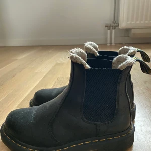 Fodrade Dr Martens - Säljer mina fodrade Dr Martens pga köpte nya i höstas. Dessa är använda ca två vintrar. 