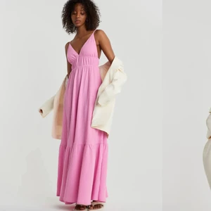 klänning från gina tricot  - intresse koll på min super fina klänning från gina, slutsåld på hemsidan så kollar om någon är intresserad innan jag lämnar tillbaka den. nypris 499kr, mitt pris 499kr