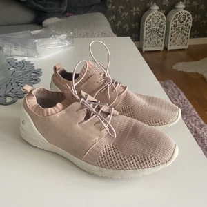 Skor  - Superfina och sköna skor, från daisy  Stl 39  Endast använda vid 1 tillfälle