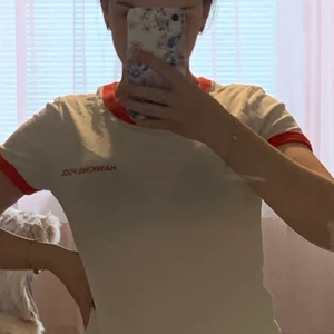 stranger things merch  - stranger things tröja från h&m. bra skick! 