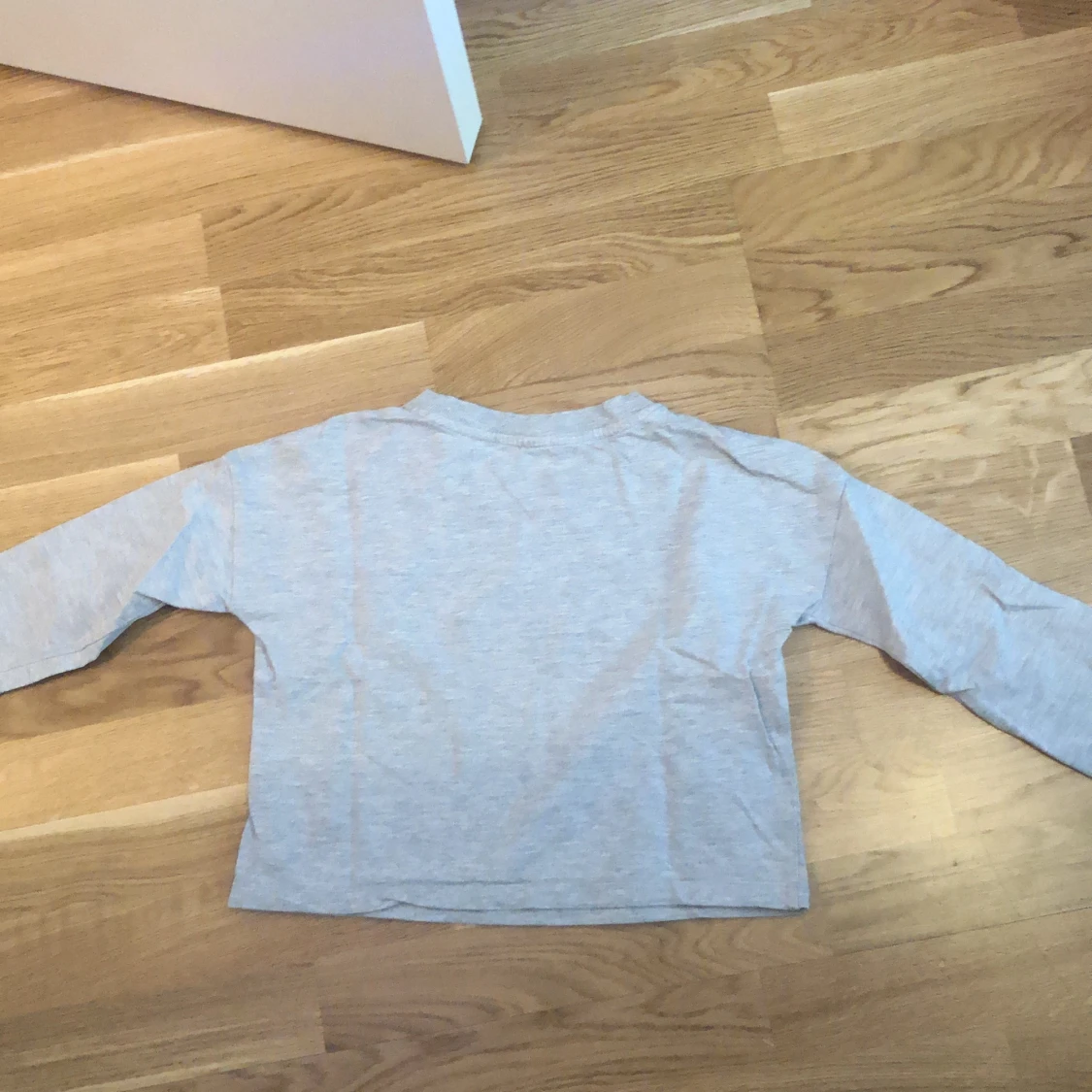 En tröja från H&M från 8-10 år (134-140)  - 91
