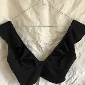 Svart top  - Svart top från Nelly storlek S 