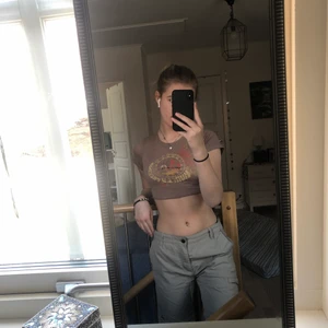 Byxor - Cargo pants ish som jag aldrig använt väldigt bra skick men tyvärr för korta för mig, jag är en s/xs och storleken är 38 men dom funkar för mig perfekt 