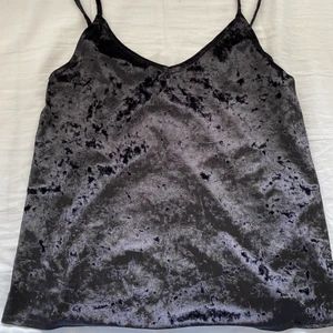 Svart sammet linne  - Köpt för något år sedan men knappt använt det. 