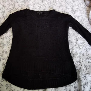 Tröja med hål - Svart tröja med hål i (virkad") (lägger in bild)() 