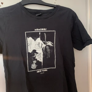 T-shirt - Knappt använd 