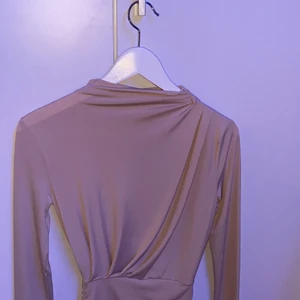 Klänning 💕 - Rosa söt klänning som formar sig så fint efter kroppen💕🙌🏻