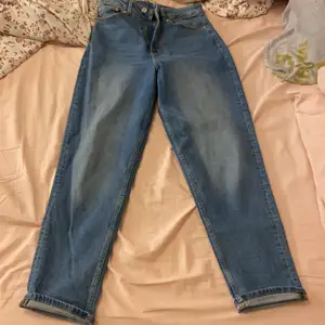 Fina blå jeans från h&m som har använt 4 gånger. 