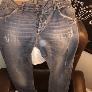 Dondup jeans strl 34 - Dondup jeans i finfint skick, modell Sam. Rätt rak passform.