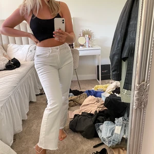 Jeans från Gina tricot  - Använt fåtal gången. Inga skador. Köpt för 499kr