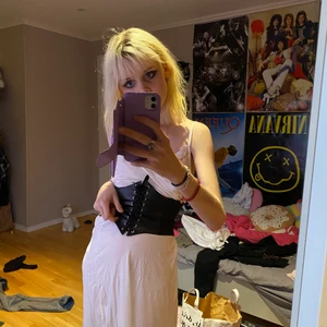 Vit klänning med spets - Klänning/ nattlinne med spets! Passar strl M-L!