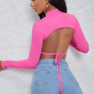 Neon rosa tröja med öppen rygg 😻