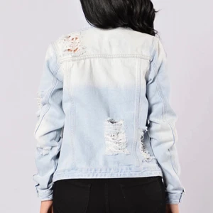 Jeansjacka från Fashionnova strl XS - Jeansjacka från Fashionnova, storlek XS. Aldrig använt, köpt för 400kr säljer för 100kr. 