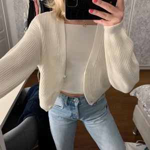 Vit cardigan - Nyskick storlek S🤍 179kr, frakt inräknat i priset