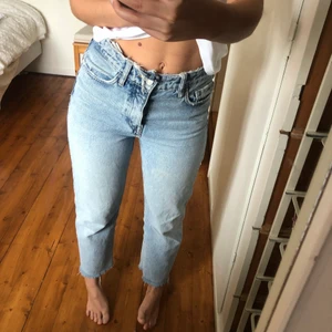 Zara jeans - Zara jeans som är supersköna och sitter asbra!