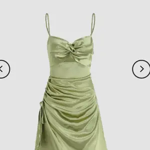 Jättefin grön klänning som jag köpte från shopcider.com, jag säljer klänningen på grund av att jag inte gillade passformen på mig och för att det inte går att returnera till cider. Annars är klänningen helt oandvänd, bra material och jättefin! Klänningen har justerbara band och har också en justerbar slits. Köpare står för frakt.