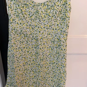 Klänning - Klänning från PullandBear storlek S