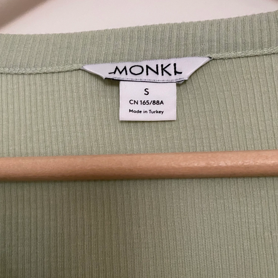 Ljusgrön långärmad tröja  - 90