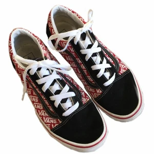 Vansskor - Vansskor som i princip är oanvända, använda ett fåtal gånger. I storlek 38.5