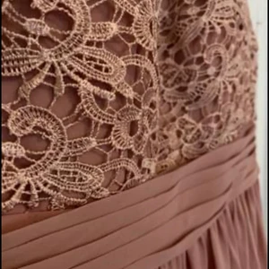 Festklänning - Klänning uppsydd för ett bröllop som inte blev av. Passar strl 38, ca 170cm lång 