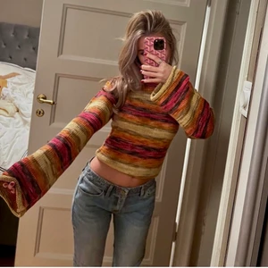 Stickad tröja - Superfin och unik stickad tröja. Förra säljarens bilder. Hon är 160 om jag minns rätt. Högsta bud: 380. Pågrund av nån som va oseriös så är direktpris 380!