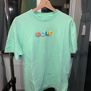 GOLF tröja - Köpt i Tyler The Creators butik i Los Angeles för ca 3 år sedan. Använt 3-4 gånger 