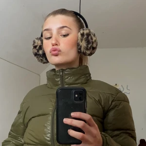 Öronmuffar - Söta öronmuffar som i princip aldrig är använda, skriv för fler bilder elr om du har frågor💓💗💘