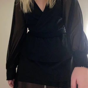 Klänning - Svart klänning från ginatricot. Fint skick storlek xs men passar s