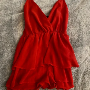 Röd romper ❣️ - Röd romper använd fåtal gånger 
